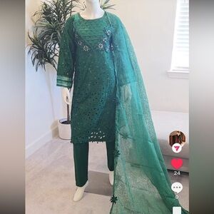 Chic Emerald Lace Dress with Dupatta Pakistani indian dress